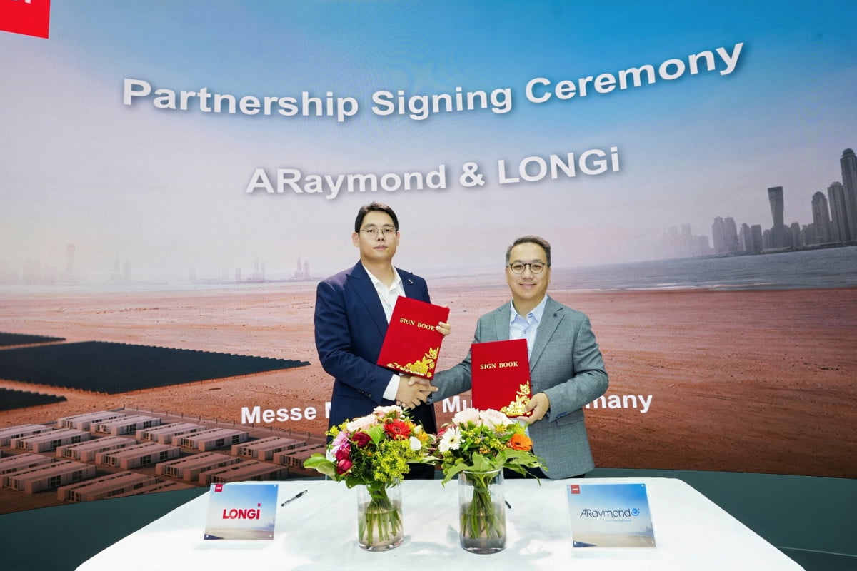 Alex Li, General Manager of Western Europe at LONGi Solar and Wilson Chu, Director of the Energies Global Strategic Business Unit at ARaymond