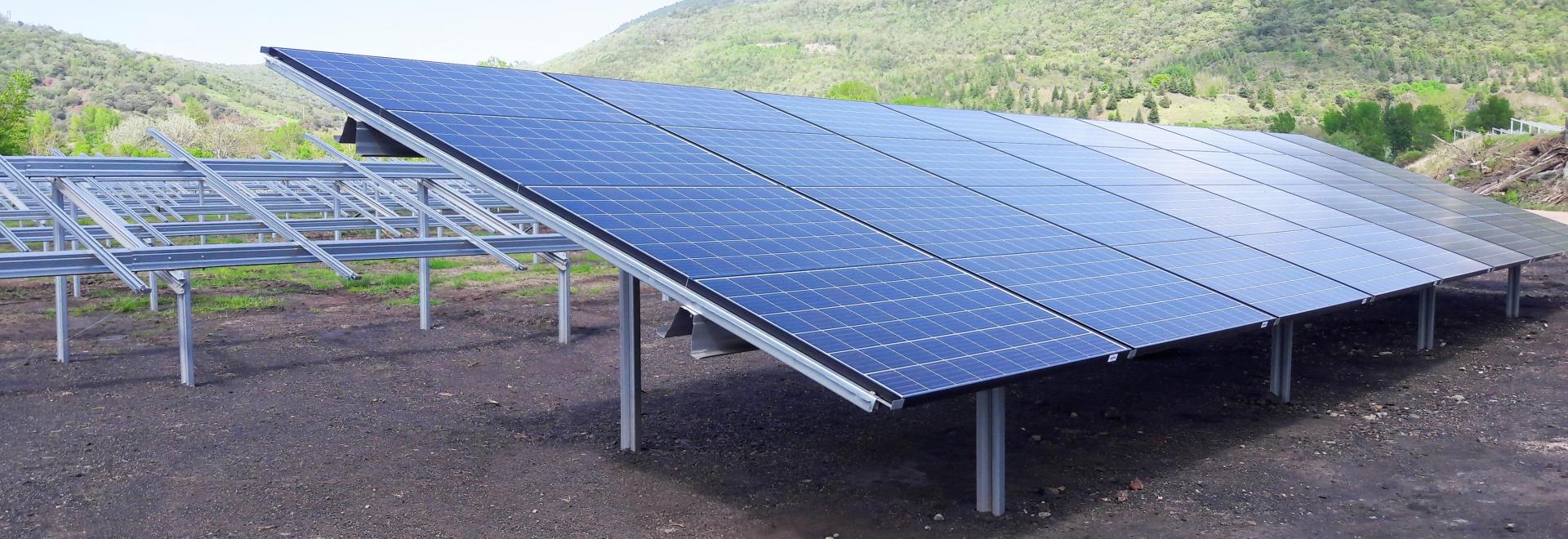 Screwless fastening, cable routing and grounding clips<span> for photovoltaic systems </span>